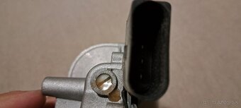 Predám motorček predných stieračov - 3