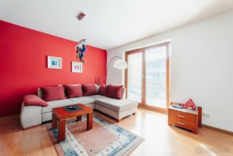 Priestranný 2 izbový byt - s veľkoformátovími oknami - 3