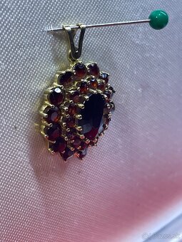 zlaty prívesok -Český granát - 3