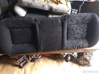 Zadne sedačky VW Golf 4 - 3