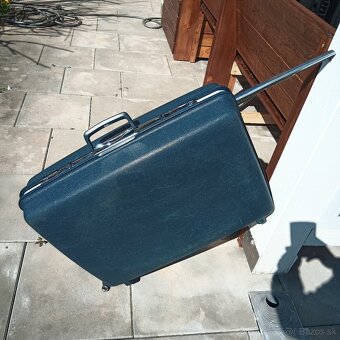 Kufor Samsonite plastovy na kolieskach s teleskopickou rukov - 3