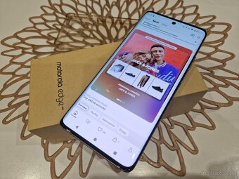 Motorola Edge 40 8/256GB v Záruke - 3