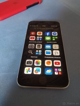 Apple iPhone SE (2020) - 3
