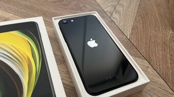 iPhone SE 2020 | 100% batéria - 3