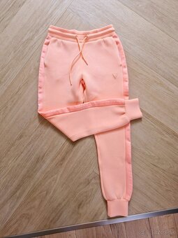 NOVE Guess nohavice, teplaky XS - M - 3