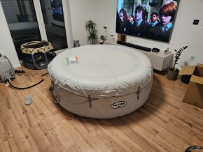 Bestway Lay-Z-Spa Paris vírivka + podlozka - 3