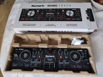 Numark DJ2GO 2 Touch DJ kontroler
- 3
