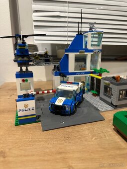 Lego City policajná stanica - 3