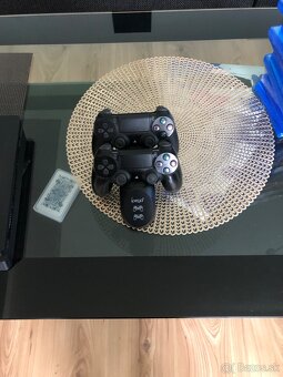 Playstation 4 dva dualshock4 ovladače a hry v cene - 3