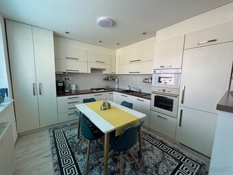 PREDAJ, 3 IZBOVÝ BYT S VL. KÚRENÍM A GARÁŽOU, MLYNICA - 3