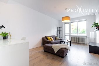 Štýlový 2-izbový byt s balkónom na skvelej adrese - 3