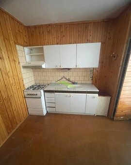 REZERVOVALI SME....... 3 izbový družstevný byt na Holl - 3