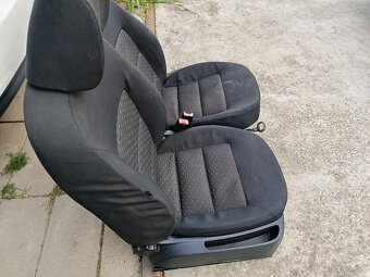 Predám sedačky škoda Octavia 2 combi - 3