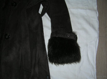 Nádherný semišový kožuch Armani - 3