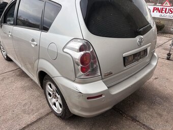 Predám náhradné diely na Toyota Corolla verso 1,8benz. - 3