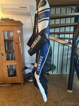 Predám jednodielnu kmoto kombinézu Dainese YAMAHA veľkosť 54 - 3