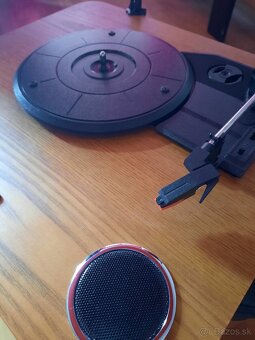 Akai ATT‑11BTN – retro automatický gramofón hnedý - 3