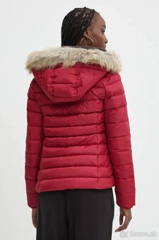 Páperová bunda Tommy Jeans dámska červená - 3