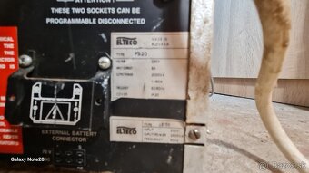 Predám záložný zdroj Elteco PS20 8A ,2000V A - 3