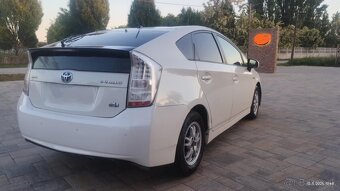 Toyota Prius Hybrid - 3
