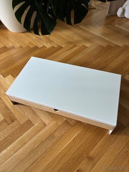 Stojan pod monitor so zásuvkou ELLOVEN - 3