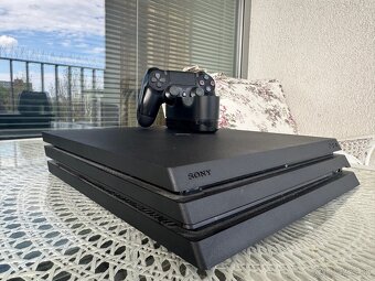 Predám Playstation 4 Pro + Controller - 3