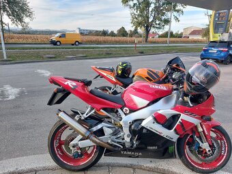 Yamaha yzfR1 - 3
