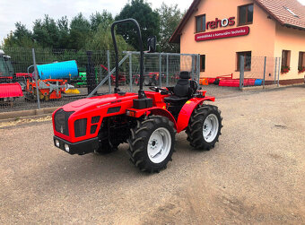 Malotraktor AGT 960 R - otočné pracovisko, 50 HP - 3