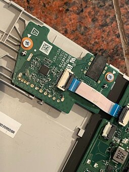 Predám dosku z HP laptopu + priložené diely - Ryzen 5 550u - 3