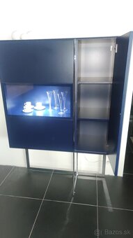 Predám lakovanú komodu s osvetlením - 3
