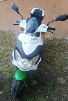 Elektrický skúter AKUMOTO 600 - 3