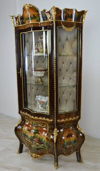Zámecká vitrína zdobená bronzem - malovaná - 3