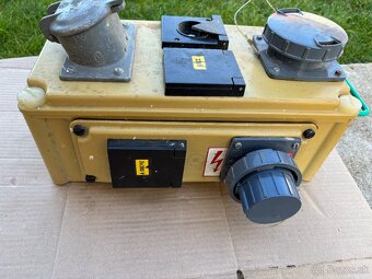 ZÁSUVKOVÁ SKRINKA - 3