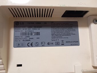 Predám LCD monitor 22" LG - 3