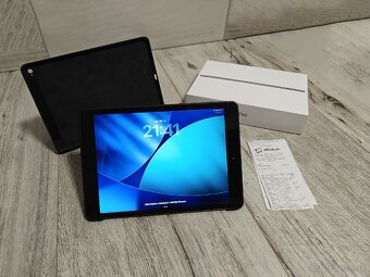 Predám Apple iPad 8th gen - 128GB Space Gray - 3