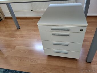 Predam kvalitny kanc.stol s kontajnerom a kanc.stolickou - 3