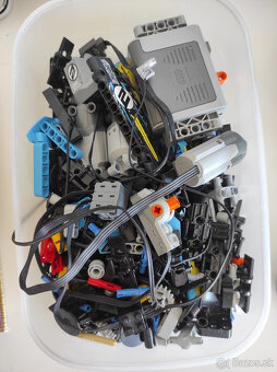 Predám lego technic auticko D ovladanie a sadu motorcekov - 3