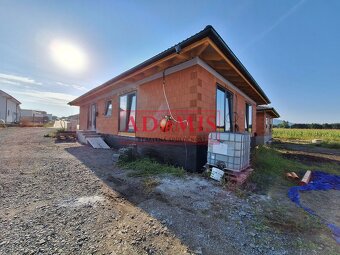 Predáme 5izbový tehlový bungalov Ruskov 126m2, pozemok 620m2 - 3