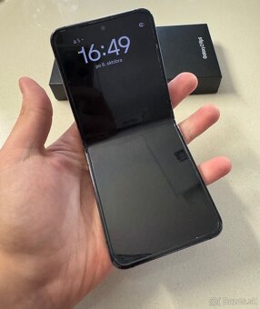 Samsung Galaxy Z Flip 5 - 3