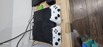 Xbox One X - 3