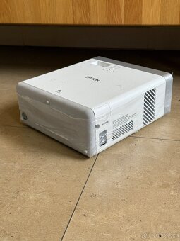 Epson EF-100B - 3