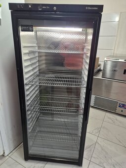 Predám gastro chladničku /vitrínu/ - 3