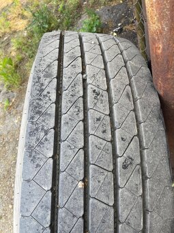 305/70 r22.5 - 3
