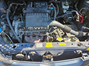 Toyota Yaris 1,33 a Corolla 1,8 4x4, rôzne diely. - 3