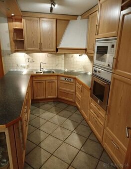 Velká kuchyňská linka z masivu s vestavěnými spotřebiči,5603 - 3