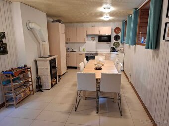 Predáme 5,5 izb. chatu so saunou pri lese nad PN - 3