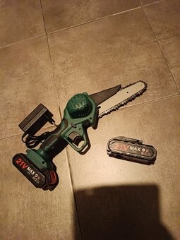 Mini elektrická píla na batérie - 3