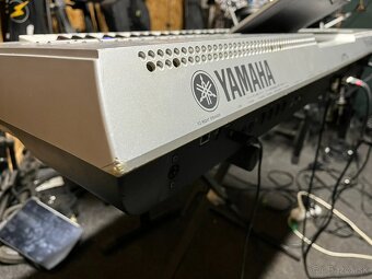 Predám Yamaha Tyros 4 - 3
