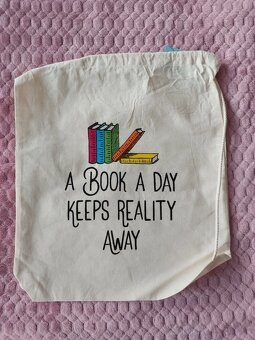 Handmade batoh A book a day keeps reality away - 3