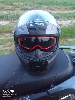 Výklopná moto prilba LS2 - 3